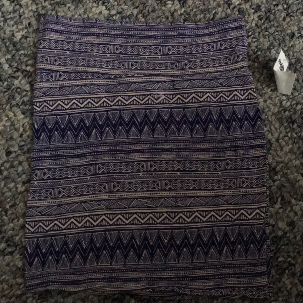 Patterned mini skirt